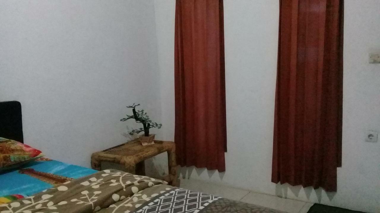 Ramdan Homestay Kuta  Exterior photo